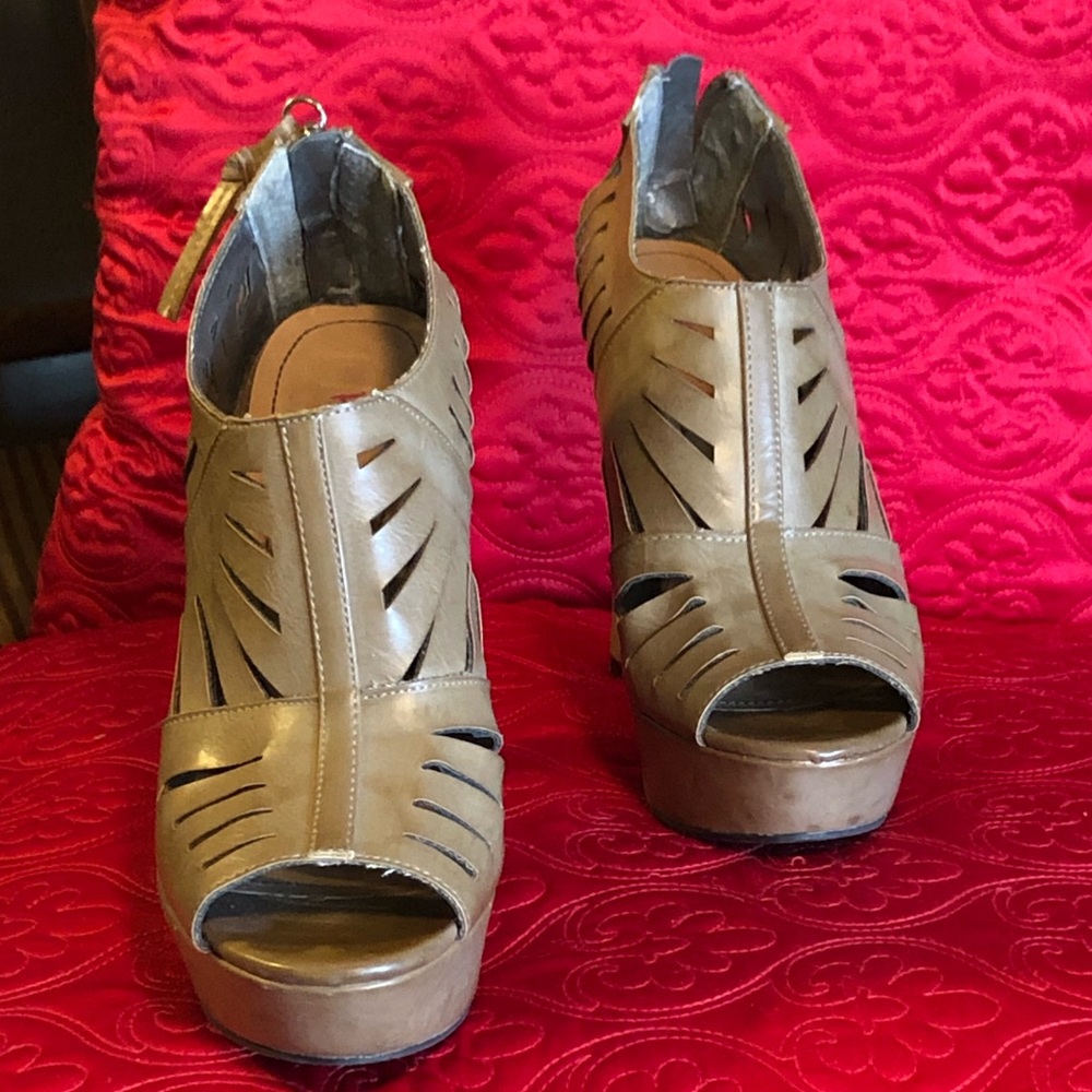 Pink & Pepper Platform Heels-Pre❤️’d - Picture 2 of 6